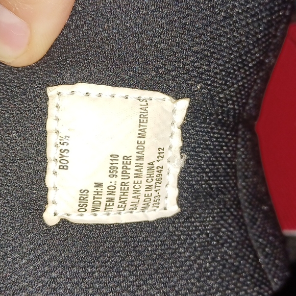 *DISCONTINUED* *RARE* BLACK, RED, AND WHITE OSIRIS SNEAKERS - Picture 4 of 7